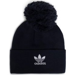 Czapka adidas - Ac Bobble Knit GL7483 Conavy. Niebieskie czapki męskie Adidas, na zimę, bez wzorów, z materiału, klasyczne. Za 89,00 zł.