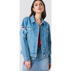 Kristin Sundberg for NA-KD Kurtka jeansowa z rękawem z rozdarciami - Blue. Niebieskie bomberki damskie Kristin Sundberg for NA-KD, z denimu. Za 283,95 zł.