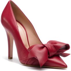 Szpilki RED VALENTINO - RQ2S0C12 Deep Red D05. Czerwone półbuty damskie marki Red Valentino, z aplikacjami, ze skóry, bez obcasa, na obcasie, bez zapięcia. Za 1719,00 zł.