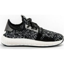SHELOVET czarne Wsuwane Buty Sportowe. Czarne buty sportowe damskie SHELOVET, bez wzorów, eleganckie. Za 67,90 zł.