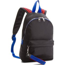 Plecak TOMMY JEANS - Tj Logo Tape Mini Bag AU0AU00342 902. Czarne plecaki damskie Tommy Jeans, z jeansu, klasyczne. Za 399,00 zł.