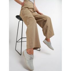 Szare Półbuty Eupherise. Szare espadryle damskie Renee, bez wzorów, bez obcasa, bez zapięcia. W wyprzedaży za 34,99 zł.