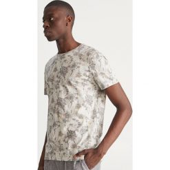 T-shirt z roślinnym printem - Kremowy. Białe t-shirty męskie Reserved, s, bez wzorów, bez kołnierzyka. Za 49,99 zł.