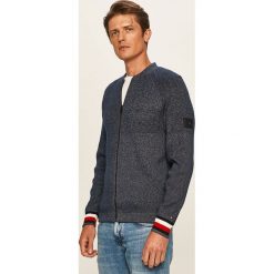 Tommy Hilfiger - Sweter. Niebieskie swetry męskie TOMMY HILFIGER, s, z aplikacjami, z bawełny. Za 649,90 zł.