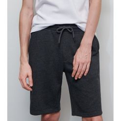 Szorty dresowe - Szary. Szare spodenki i szorty męskie Reserved, s, bez wzorów, z dresówki. Za 49,99 zł.