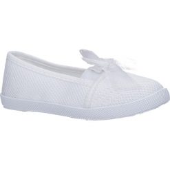 Białe trampki slip on z kokardką casu 3155. Białe trampki dziewczęce Casu, bez wzorów, bez zapięcia. W wyprzedaży za 39,99 zł.