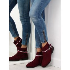Sztyblety damskie bordowe 99-150 RED. Czerwone botki damskie obuwie damskie, z zamszu, eleganckie, z okrągłym noskiem, bez obcasa, na zamek. Za 107,78 zł.