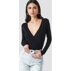 NA-KD Long Sleeve Overlap Top - Black. Czarne topy damskie NA-KD, bez wzorów, bez kołnierzyka. Za 100,95 zł.