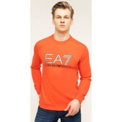 Bluza EA7 Emporio Armani Train Logo 3HPM22 PJ05Z 1453. Czerwone bluzy męskie EA7 Emporio Armani, s, bez wzorów, z bawełny, bez kołnierzyka, bez rękawów, bez kaptura. W wyprzedaży za 279,00 zł.