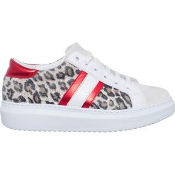 Skórzane sneakersy w kolorze biało-beżowym. Brązowe trampki i tenisówki damskie Loretta, na sznurówki. W wyprzedaży za 389,95 zł.