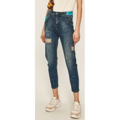 Desigual - Jeansy Lennon. Niebieskie jeansy damskie Desigual, z podwyższonym stanem. Za 449,90 zł.