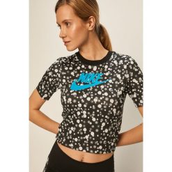 Nike Sportswear - T-shirt. Czarne topy damskie Nike Sportswear, s, z nadrukiem, z poliesteru, z krótkim rękawem. W wyprzedaży za 99,90 zł.