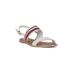 Sandały Tommy Hilfiger 121 FLAT SANDAL. Białe sandały damskie TOMMY HILFIGER, bez wzorów, bez obcasa, bez zapięcia. Za 295,72 zł.