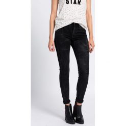 Calvin Klein Jeans - Jeansy Sculpted. Czarne jeansy damskie Calvin Klein Jeans, z podwyższonym stanem. W wyprzedaży za 289,90 zł.