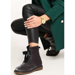 Szare Botki Chill Walk. Szare botki damskie vices, z satyny, za kostkę, bez obcasa, na płaskiej podeszwie, na sznurówki. Za 89,99 zł.