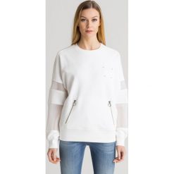 Biała bluza damska z siatką. Białe bluzy damskie Versace Jeans, s, z aplikacjami, bez rękawów, bez kaptura. Za 515,60 zł.