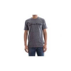 T-shirty z krótkim rękawem Calvin Klein Jeans K10K101226 JALO MOULINE LOGO. Szare t-shirty męskie Calvin Klein Jeans, s, bez wzorów, z jeansu, bez kołnierzyka, krótkie. W wyprzedaży za 220,57 zł.