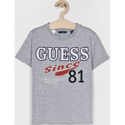 Guess Jeans - T-shirt dziecięcy 118-175 cm. Szare t-shirty chłopięce Guess Jeans, z nadrukiem, z bawełny, bez rękawów. W wyprzedaży za 69,90 zł.