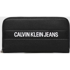 Calvin Klein Jeans - Portfel. Czarne portfele damskie Calvin Klein Jeans, z jeansu. Za 299,90 zł.