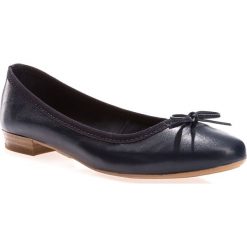 Buty damskie. Niebieskie baleriny damskie Wittchen, bez wzorów, ze skóry, klasyczne, bez obcasa. W wyprzedaży za 179,90 zł.