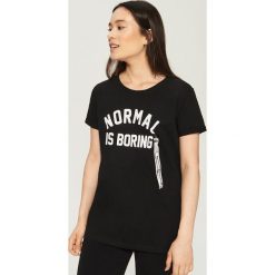 T-shirt z taśmami - Czarny. Czarne t-shirty damskie Sinsay, l. W wyprzedaży za 14,99 zł.