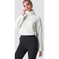 NA-KD Krótki sweter - White,Offwhite. Białe golfy damskie NA-KD, z dzianiny, z krótkim rękawem. Za 113,00 zł.