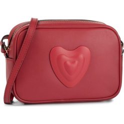 Torebka ESCADA SPORT - RITA ORA 5032725 Rita Red B625. Czerwone listonoszki damskie Escada Sport, bez wzorów, ze skóry, sportowe, bez dodatków. Za 2149,00 zł.