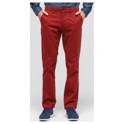 Timberland Spodnie Squam Lake Stretch Twill Straight Chino , bordowy, rozmiar 30/32. Czerwone spodnie męskie Timberland, na co dzień, w paski, z elastanu. W wyprzedaży za 319,99 zł.