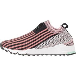 Adidas Originals EQT SUPPORT Półbuty wsuwane core black/tactile pink/footwear white. Czerwone półbuty damskie skórzane adidas Originals, na niskim obcasie. Za 499,00 zł.