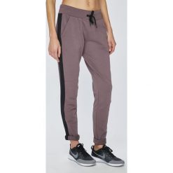 Reebok - Spodnie. Brązowe bryczesy damskie marki Reebok, s, z elastanu. W wyprzedaży za 179,90 zł.