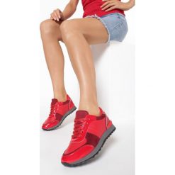 Czerwone Buty Sportowe All Rounds On Me. Czerwone buty sportowe damskie Born2be, bez wzorów, sportowe. W wyprzedaży za 59,99 zł.