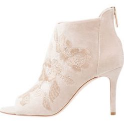 Botki damskie: Imagine Vince Camuto PADGET Botki na obcasie light sand