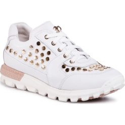 Sneakersy EVA MINGE - EM-08-07-000584 102. Białe półbuty damskie Eva Minge, bez wzorów, ze skóry, bez obcasa, na płaskiej podeszwie, bez zapięcia. W wyprzedaży za 379,00 zł.