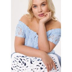 Jasnoniebieska Bluzka Torrential. Szare bluzki damskie Born2be, xl, bez wzorów, z koronki, bez kołnierzyka, z krótkim rękawem. Za 34,99 zł.