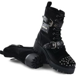 Botki Love Moschino. Czarne botki damskie Love Moschino, na wysokim obcasie, bez zapięcia. Za 499,00 zł.