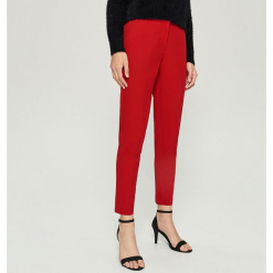 Spodnie Chino - Czerwony. Czerwone chinosy damskie Sinsay. Za 59,99 zł.