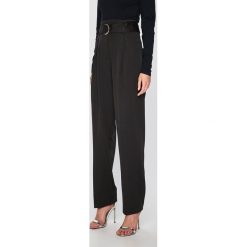 Glamorous - Spodnie. Czarne spodnie damskie marki Glamorous, s, w paski, z poliesteru, casualowe. Za 159,90 zł.