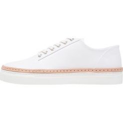 Trampki damskie slip on: Whyred BEETON Tenisówki i Trampki white