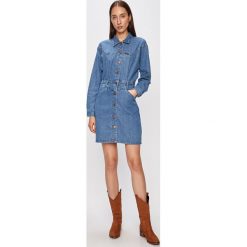 Wrangler - Sukienka. Niebieskie sukienki damskie Wrangler, na co dzień, s, bez wzorów, z bawełny, casualowe, bez kołnierzyka, z długim rękawem, długie, mini, proste. Za 339,90 zł.