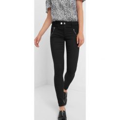 Spodnie skinny z zamkami. Czarne rurki damskie marki Orsay, z bawełny. Za 129,99 zł.