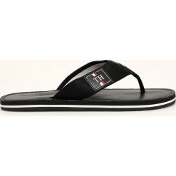 Tommy Hilfiger - Japonki. Niebieskie kapcie męskie TOMMY HILFIGER, bez wzorów, ze skóry. W wyprzedaży za 179,90 zł.