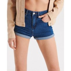 Jeansowe szorty Mid Waist - Niebieski. Niebieskie szorty damskie Cropp, bez wzorów, z jeansu. Za 69,99 zł.