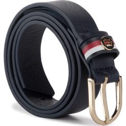 Pasek Damski TOMMY HILFIGER - Classic Belt 2.5 AW0AW06850 413. Niebieskie paski damskie TOMMY HILFIGER, w paski, ze skóry. Za 179,00 zł.