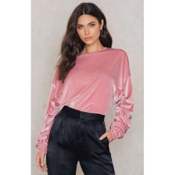 Bluzy damskie: NA-KD Party Aksamitna bluza z detalami - Pink
