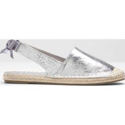 Espadryle bonprix srebrny. Szare espadryle damskie bonprix, bez wzorów, bez obcasa. Za 49,99 zł.
