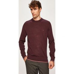 Tommy Hilfiger - Sweter. Zielone swetry męskie TOMMY HILFIGER, m, bez wzorów, z bawełny, z okrągłym kołnierzem, bez kaptura. W wyprzedaży za 299,90 zł.