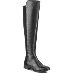 Muszkieterki CLARKS - Caddy Belle 261079044 Black Leather. Czarne kowbojki damskie Clarks, z materiału, na obcasie. Za 879,00 zł.