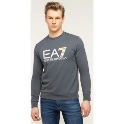 Bluza EA7 Emporio Armani 3HPM22 PJ05Z 1977. Szare bluzy męskie EA7 Emporio Armani, m, bez wzorów, z bawełny, bez kołnierzyka, bez rękawów, bez kaptura. W wyprzedaży za 279,00 zł.