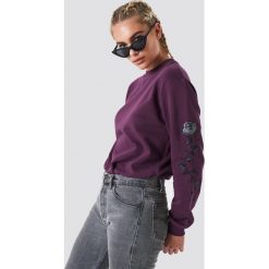 NA-KD Bluza z wyszywanymi różami na rękawach - Purple. Fioletowe bluzy rozpinane damskie NA-KD, długie. Za 133,95 zł.