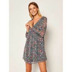Sukienka codzienna Pepe Jeans Courtney PL952702. Sukienki damskie Pepe Jeans, na co dzień, s, bez wzorów, z jeansu, bez kołnierzyka, bez rękawów, proste. Za 299,00 zł.